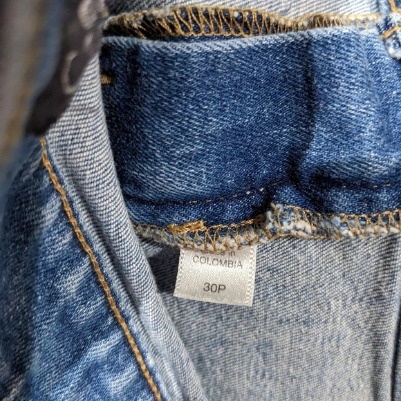 Garnet Hill 30P light wash jeans - Picture 5 of 13